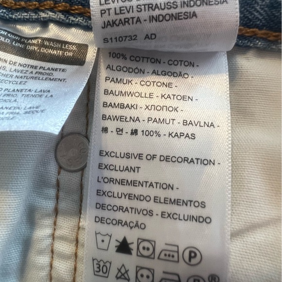 Levi’s 501 distressed light wash button fly denim cut off shorts - Picture 8 of 10